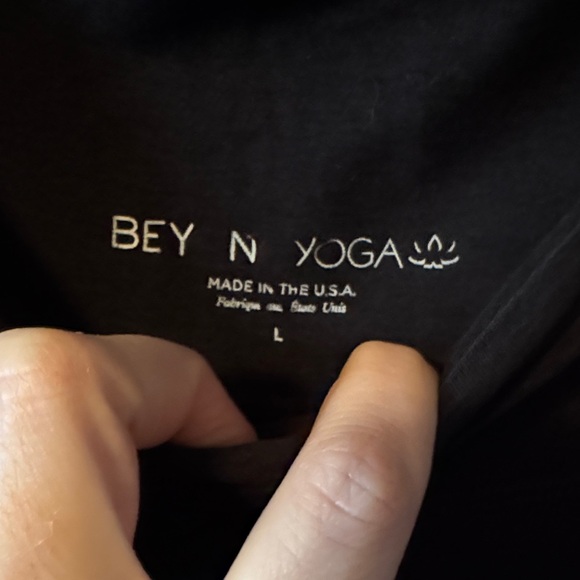 Beyond Yoga Black High-Waisted Cropped Leggings - Picture 2 of 5